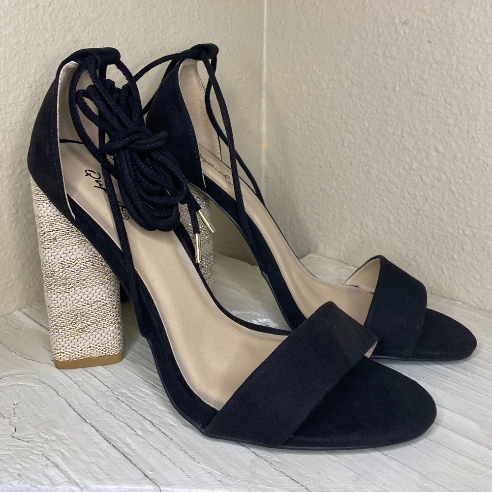 Qupid open toe strappy black suede chunky heel size 8